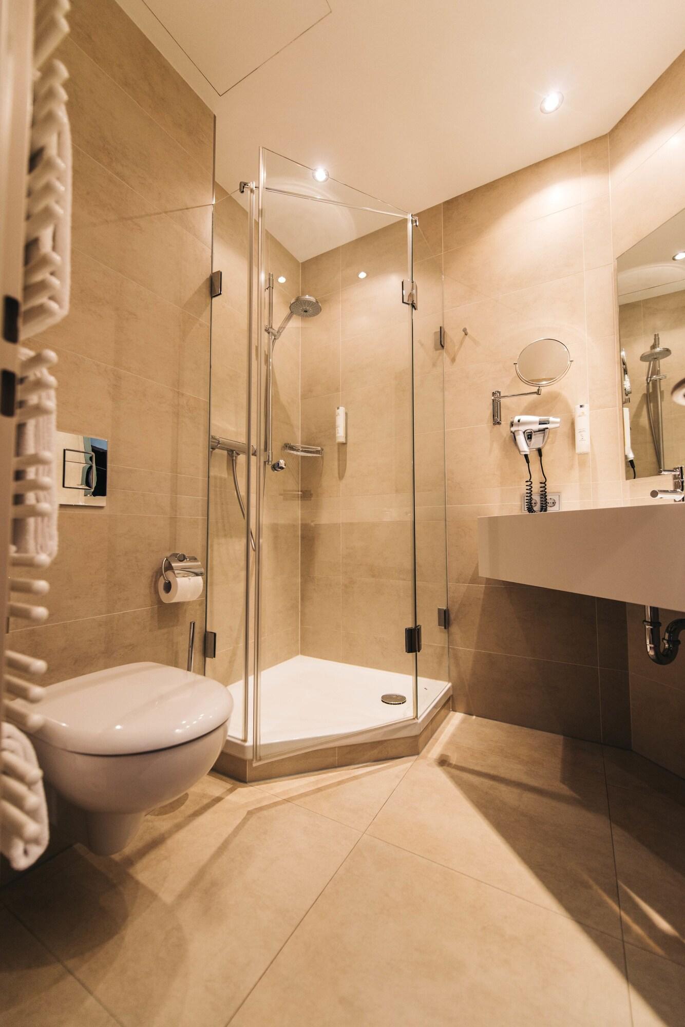 Hotel Kocks Am Muehlenberg มึลไฮม์ อันแดร์ รัวร์ ภายนอก รูปภาพ