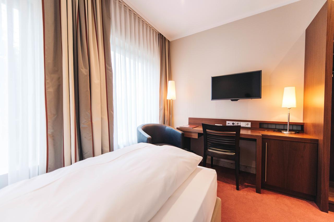 Hotel Kocks Am Muehlenberg มึลไฮม์ อันแดร์ รัวร์ ภายนอก รูปภาพ