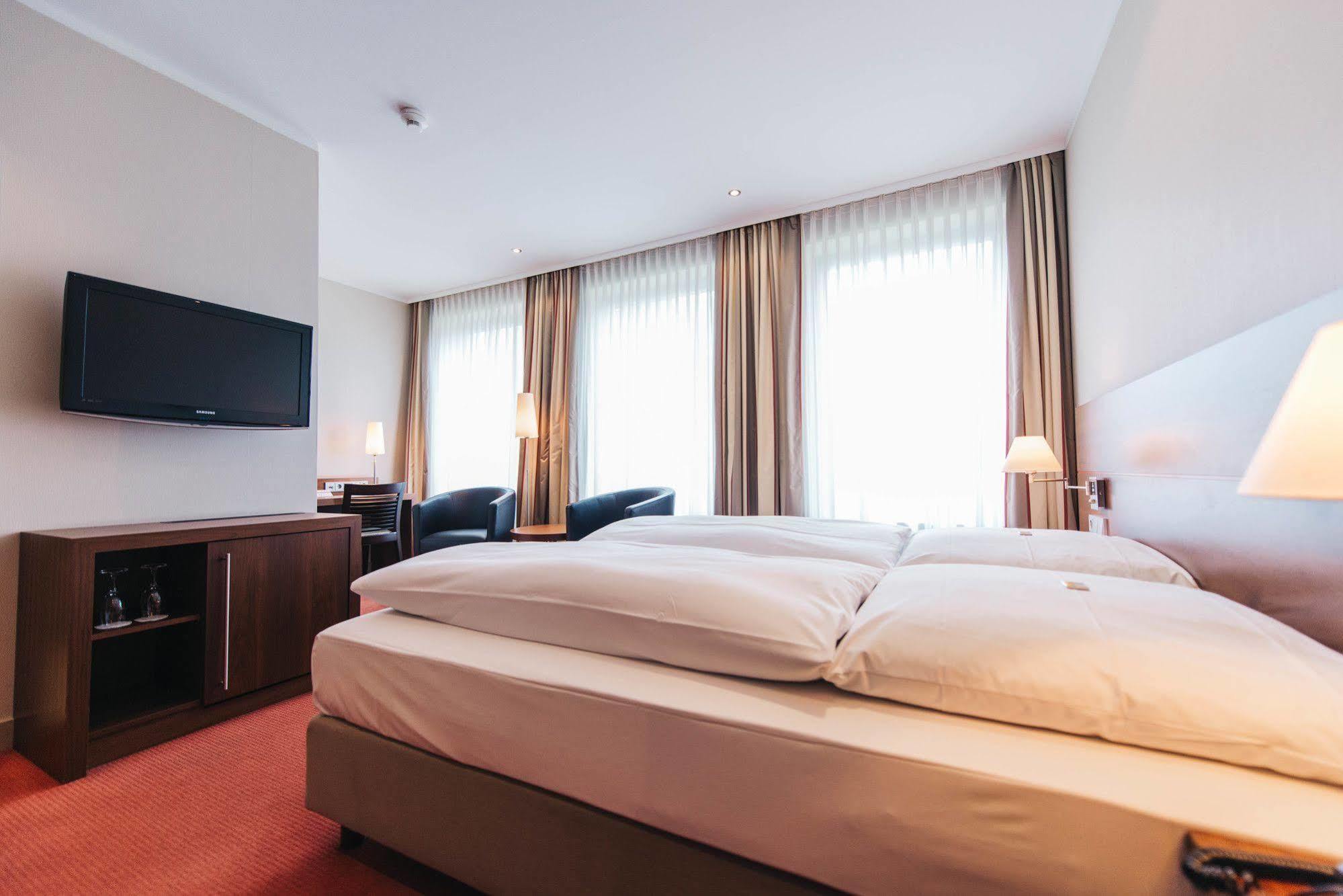 Hotel Kocks Am Muehlenberg มึลไฮม์ อันแดร์ รัวร์ ภายนอก รูปภาพ