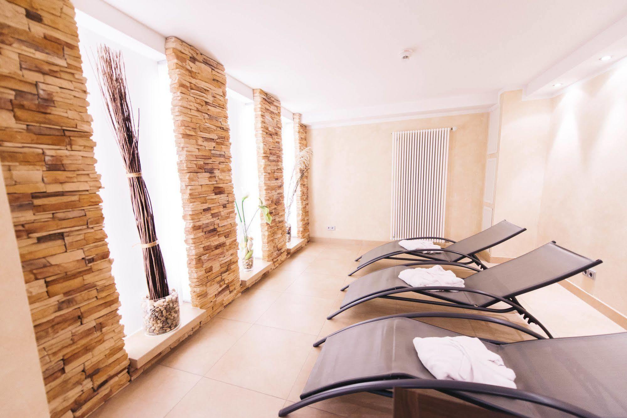 Hotel Kocks Am Muehlenberg มึลไฮม์ อันแดร์ รัวร์ ภายนอก รูปภาพ
